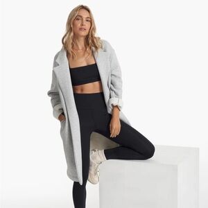 Vuori Restore Coat in Light Grey, Size Medium / Large